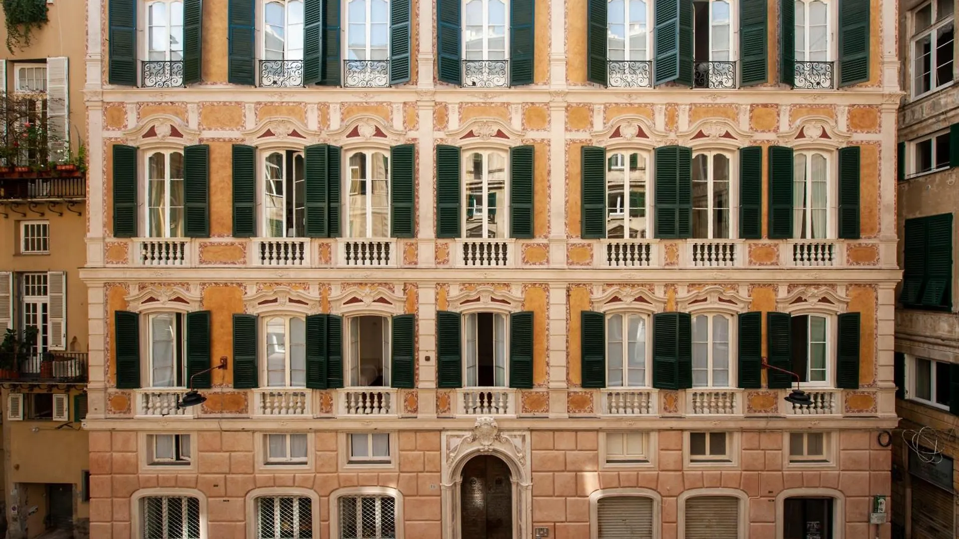 4 Hotel Centrali a Genova Centro Storico da Valutare